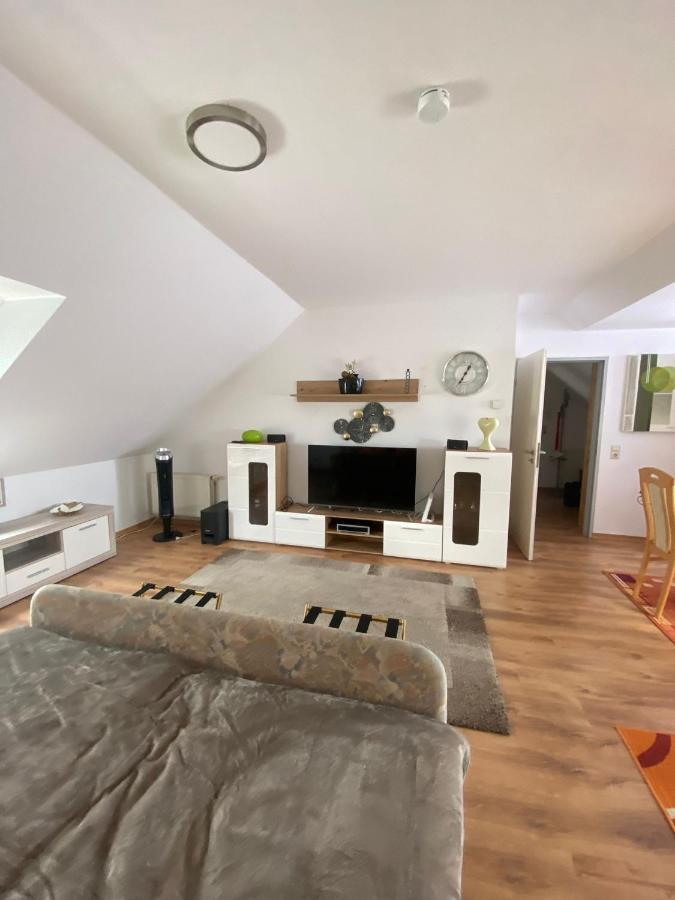 Dachgeschoss Apartment Mit Ausblick Halle  Exterior foto